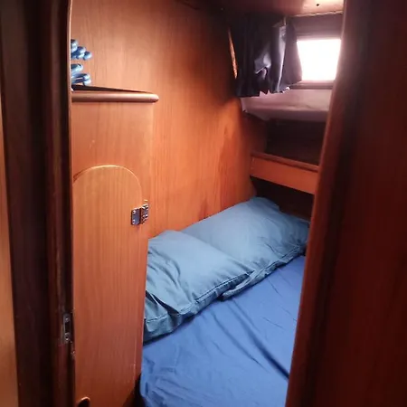 Bed & Boat L' Isola Che Non C'e * ヴィアレッジョ
