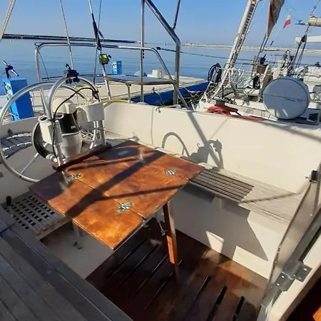 Bed & Boat Brezza Del Mare Botel *