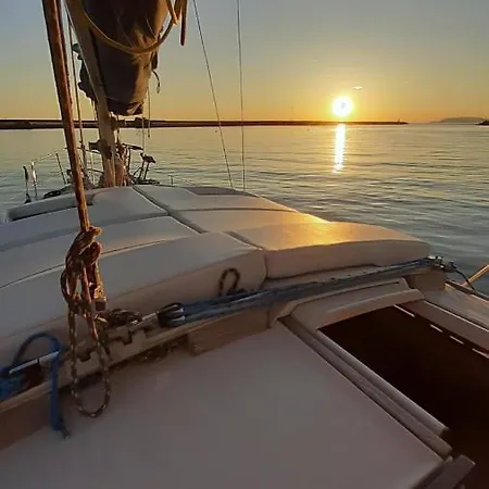 Bed & Boat Brezza Del Mare *
