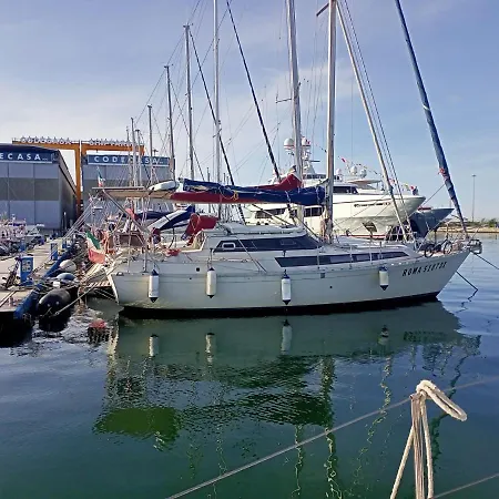 Botel Bed & Boat Brezza Del Mare *