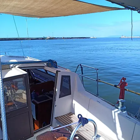 Hotel en barco Bed & Boat L' Isola Che Non C'e *