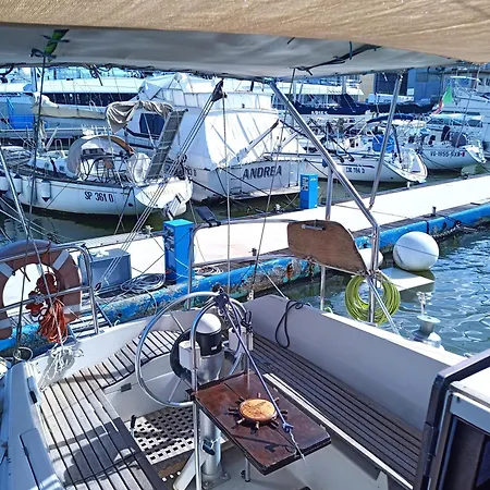 Bed & Boat Brezza Del Mare *