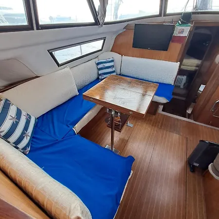 Bed & Boat L' Isola Che Non C'e Виареджо