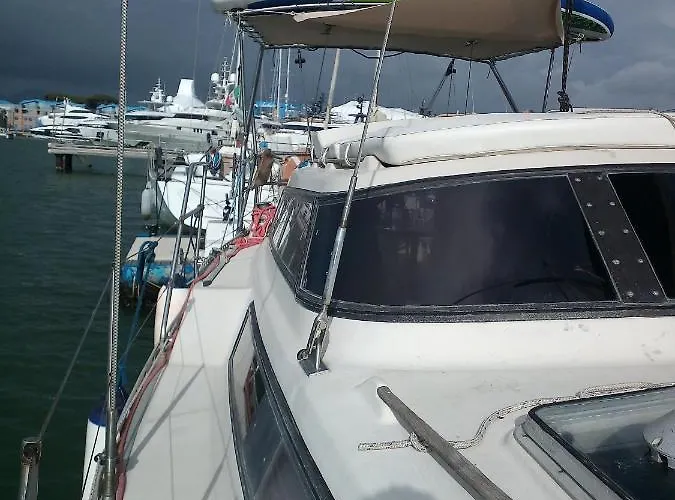 Πλωτό κατάλυμα Bed & Boat L' Isola Che Non C'e *