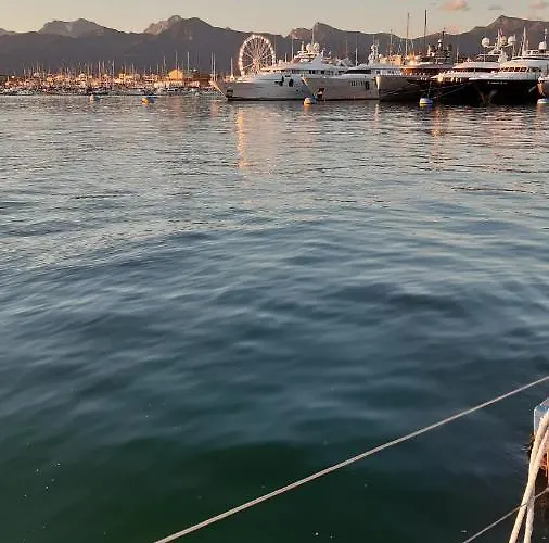 Bed & Boat L' Isola Che Non C'e Πλωτό κατάλυμα