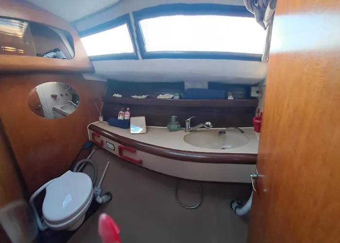 Bed & Boat L' Isola Che Non C'e Πλωτό κατάλυμα