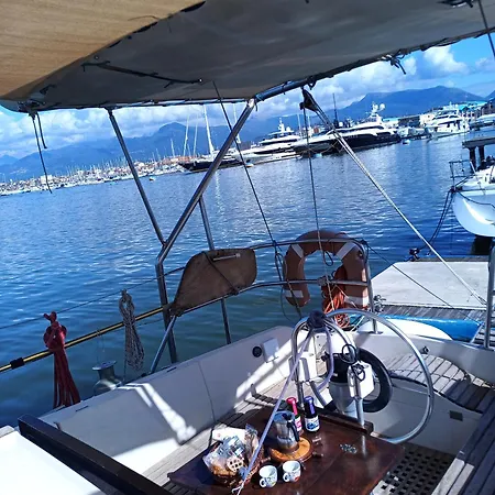 Bed & Boat L' Isola Che Non C'e فياريجيو